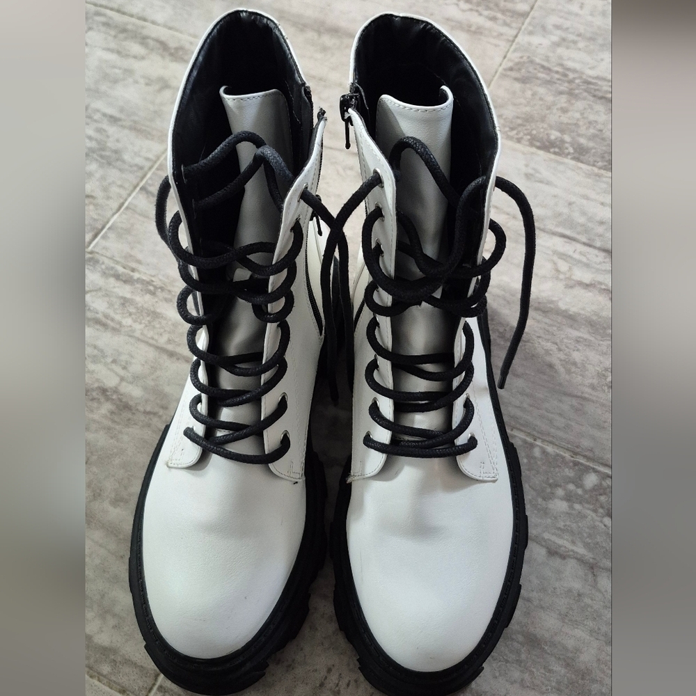 Forever 21 Black and White Ankle Boots - Picture 1 of 6